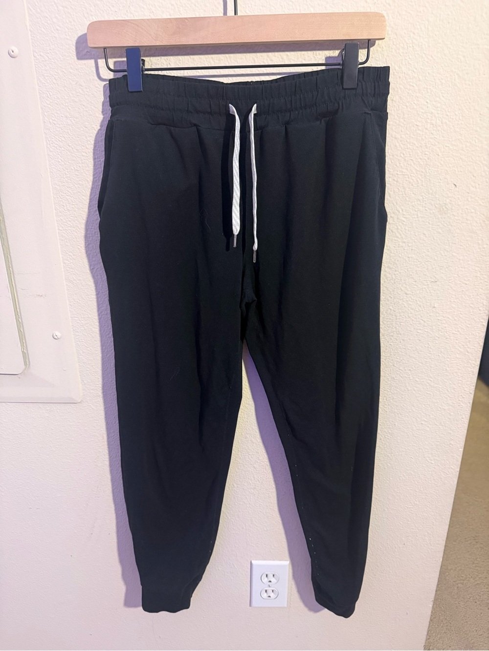 Vuori Performance Jogger Black Athletic Jogger Pants Men’s Medium
